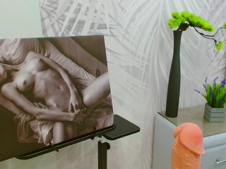 JuicyGloss Porn Show