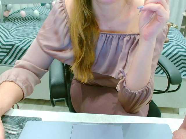 JuicyGloss's BongaCams show and profile