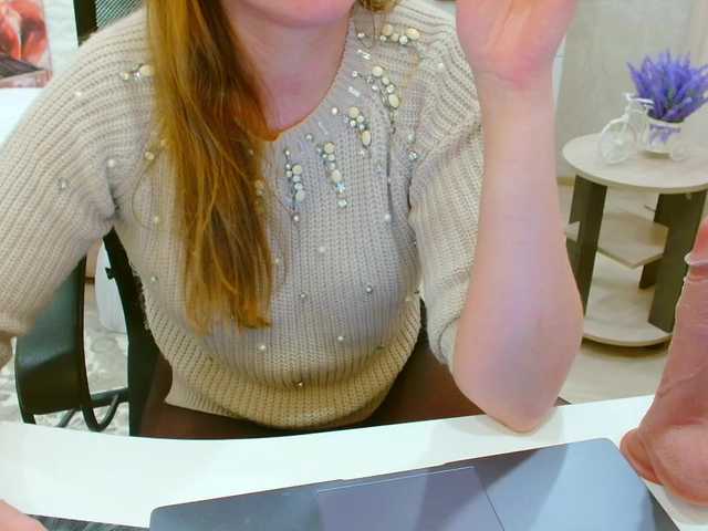 JuicyGloss's BongaCams show and profile