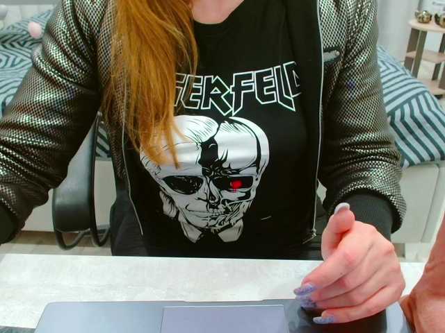 JuicyGloss's BongaCams show and profile