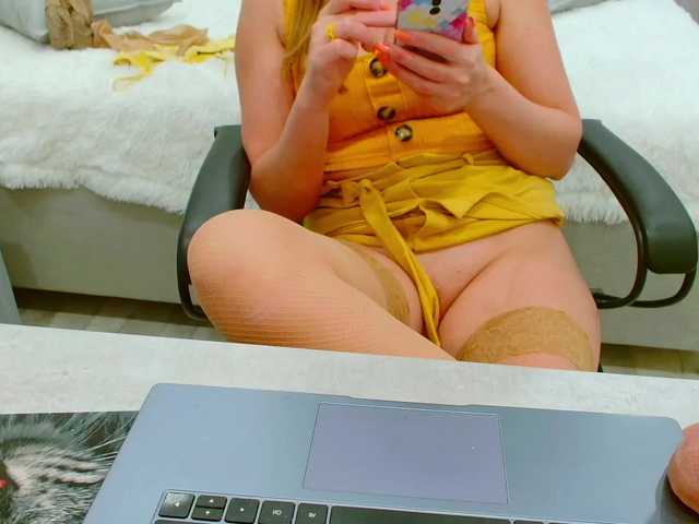 JuicyGloss's BongaCams show and profile