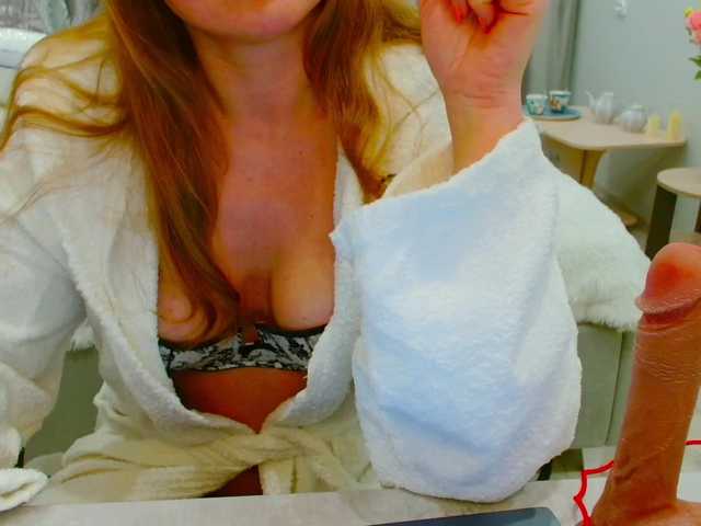 JuicyGloss from BongaCams is Freechat