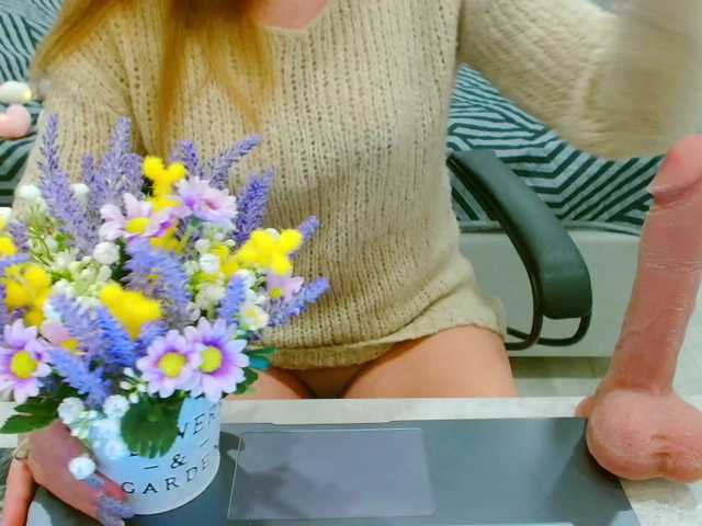 JuicyGloss's BongaCams show and profile