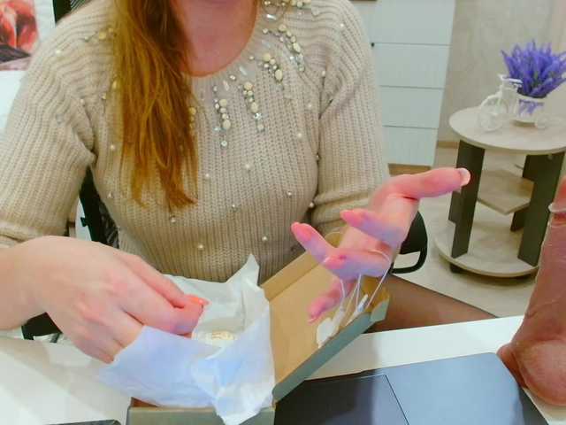 JuicyGloss's BongaCams show and profile