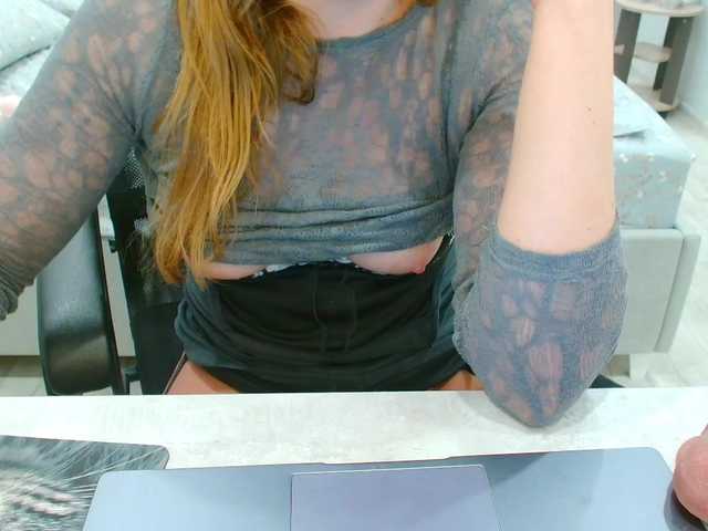 JuicyGloss's BongaCams show and profile