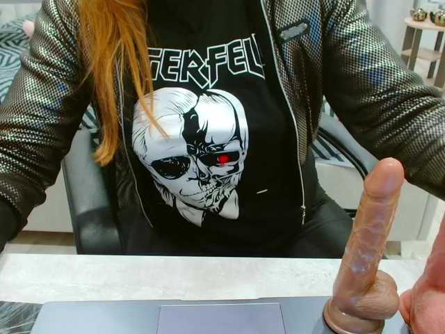 JuicyGloss's BongaCams show and profile