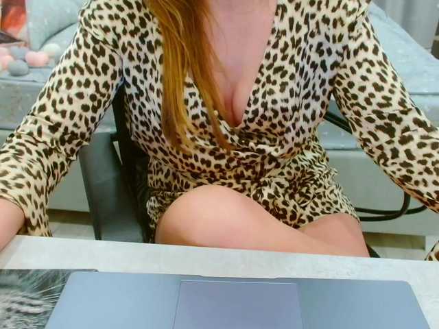 JuicyGloss's BongaCams show and profile