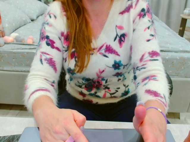 JuicyGloss's BongaCams show and profile