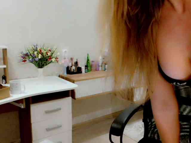 JuicyGloss webcam