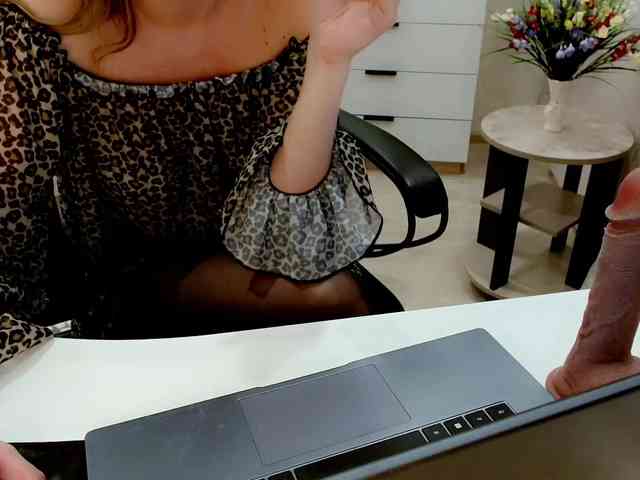 JuicyGloss webcam