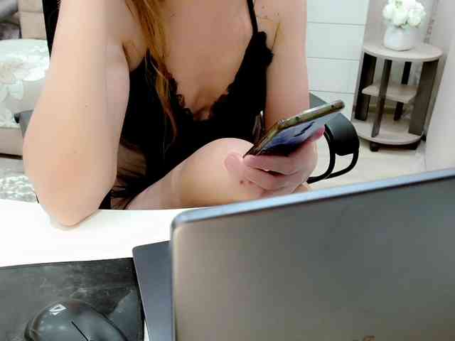 JuicyGloss webcam