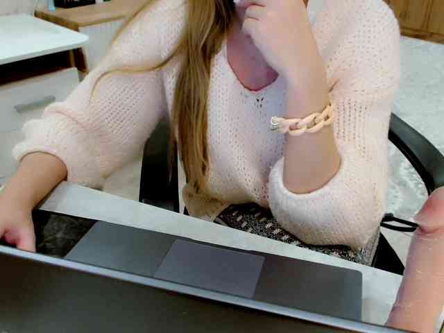 JuicyGloss webcam