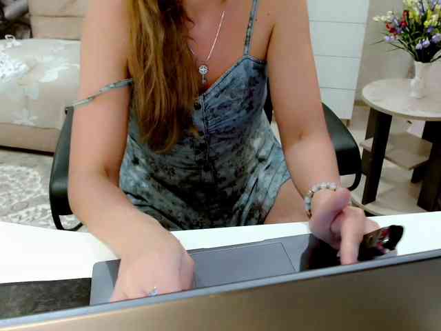 JuicyGloss webcam