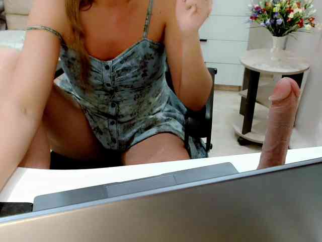 JuicyGloss webcam