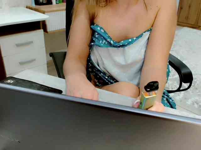 JuicyGloss webcam