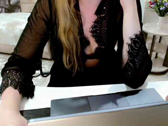 JuicyGloss webcam