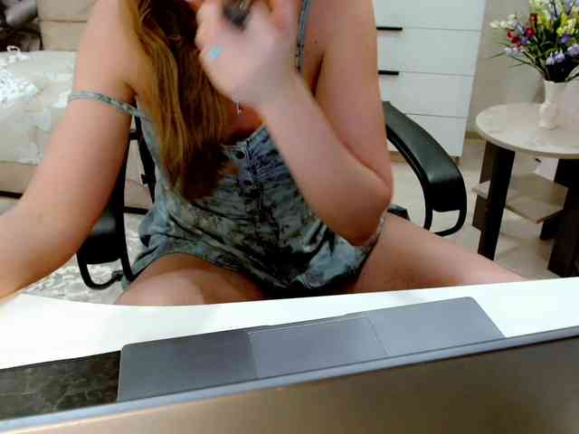 JuicyGloss webcam