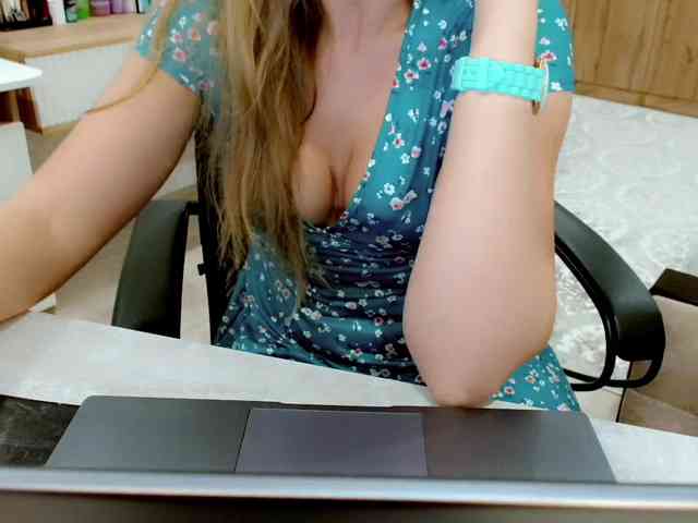 JuicyGloss webcam