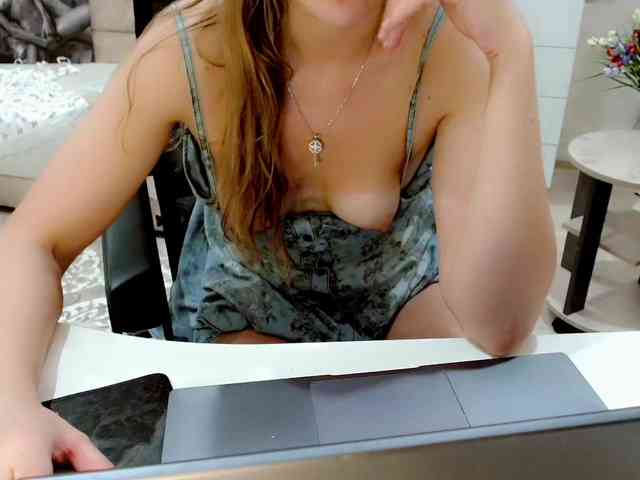JuicyGloss webcam