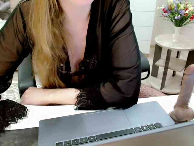 JuicyGloss webcam