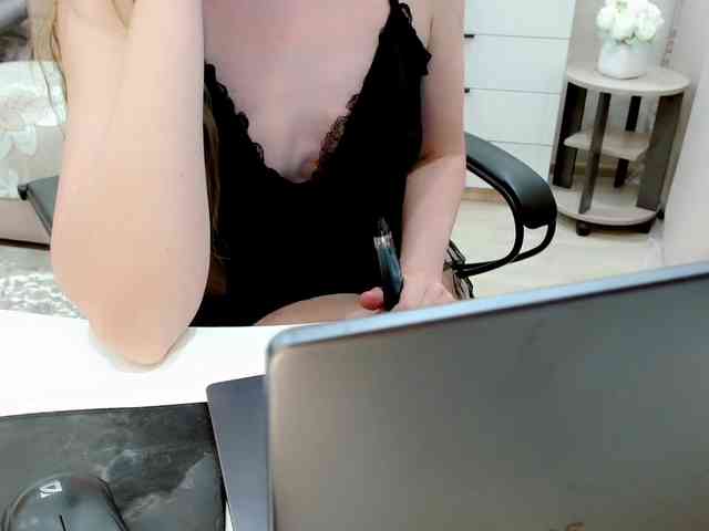 JuicyGloss webcam
