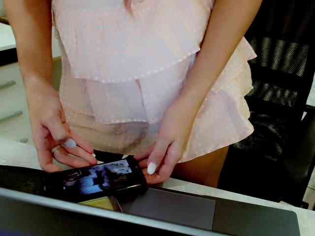 JuicyGloss webcam