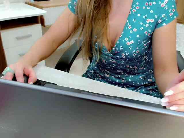 JuicyGloss webcam