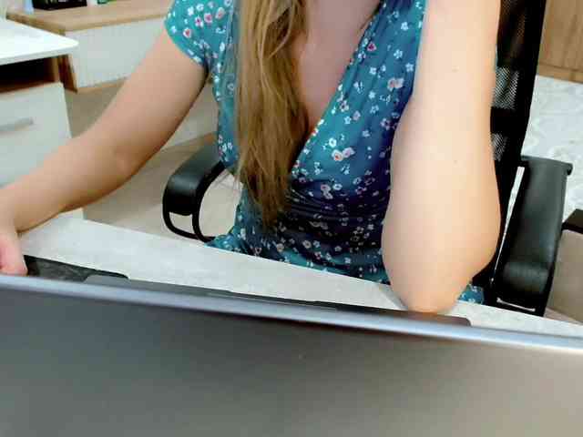 JuicyGloss webcam