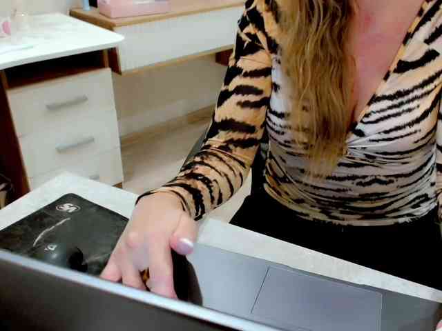 JuicyGloss webcam