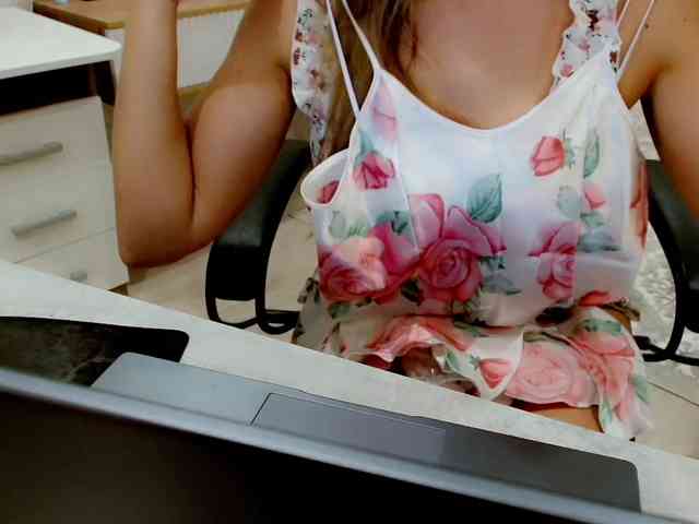 JuicyGloss webcam