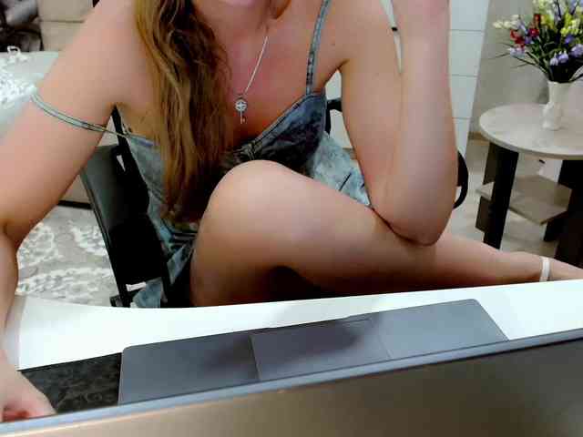 JuicyGloss webcam