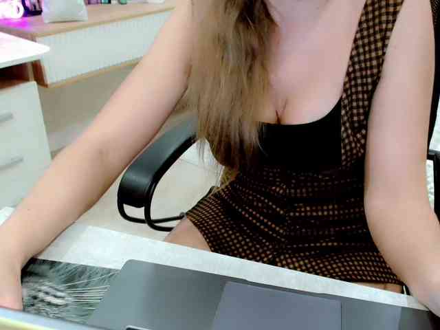 JuicyGloss webcam