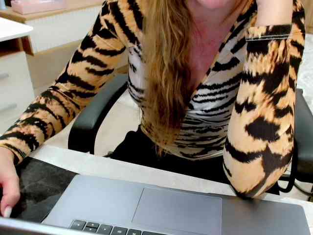 JuicyGloss webcam