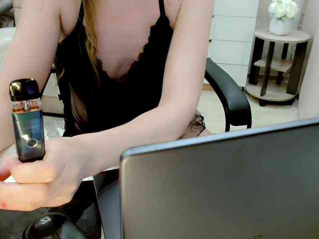 JuicyGloss webcam
