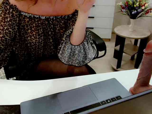 JuicyGloss webcam