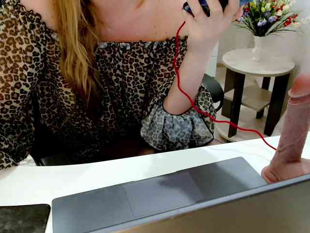 JuicyGloss webcam