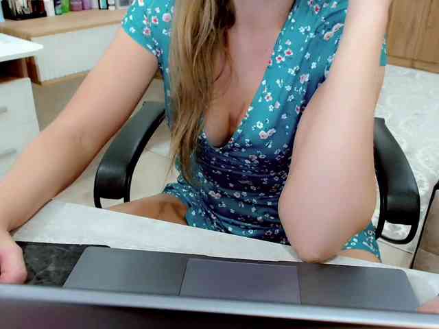 JuicyGloss webcam