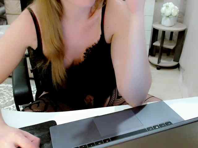 JuicyGloss webcam