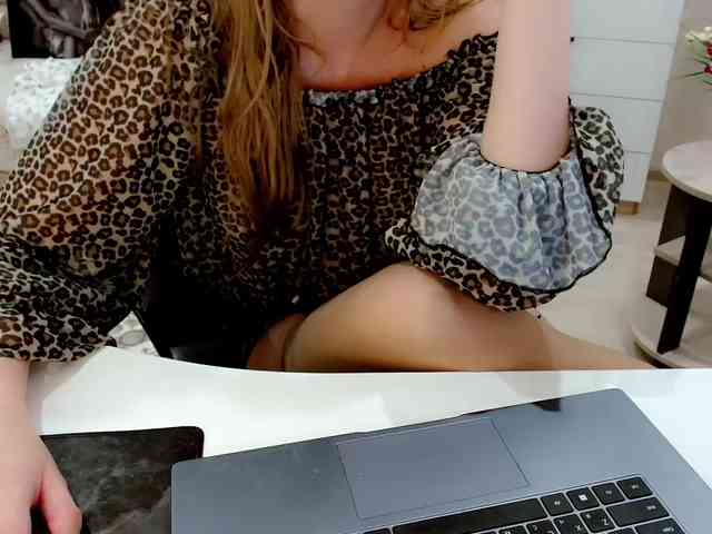 JuicyGloss webcam