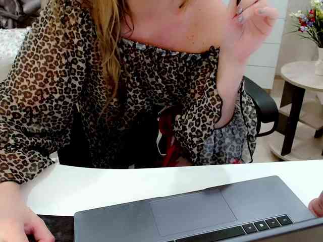 JuicyGloss webcam