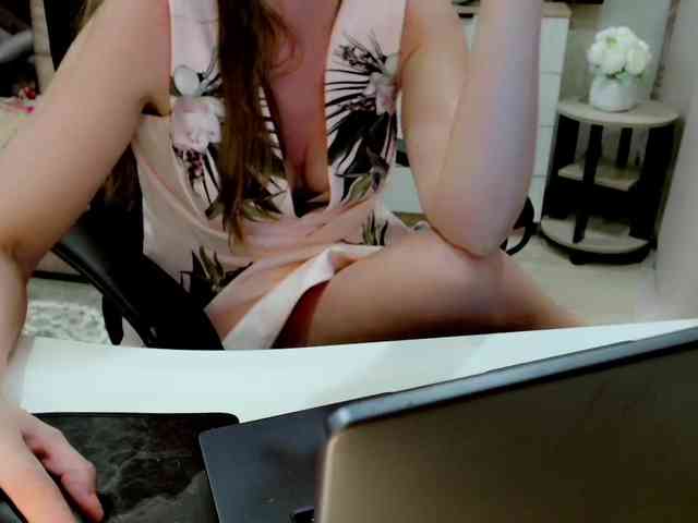 JuicyGloss webcam