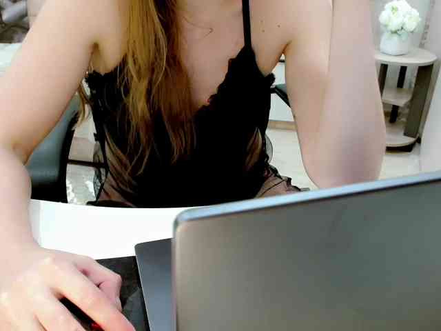 JuicyGloss webcam