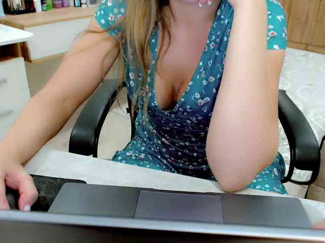 JuicyGloss webcam
