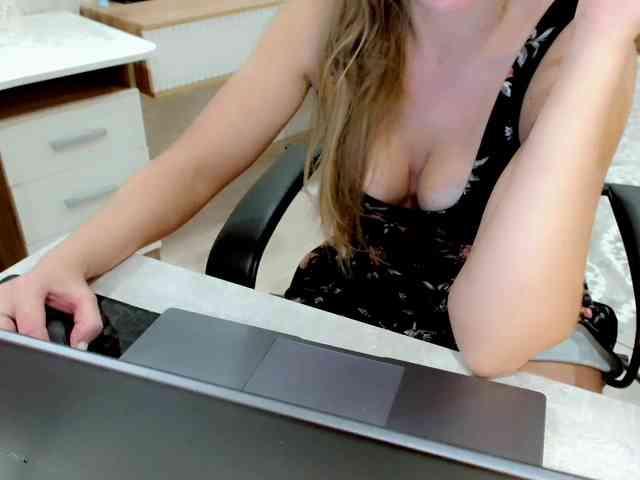 JuicyGloss webcam