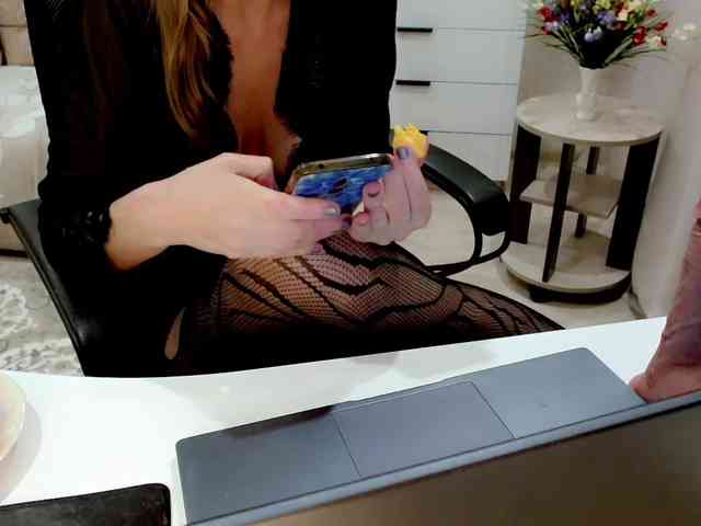 JuicyGloss webcam