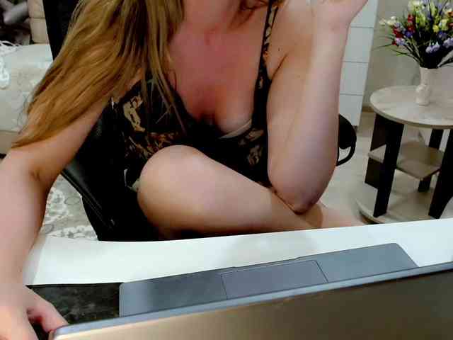 JuicyGloss webcam