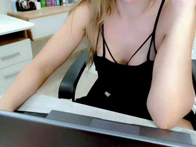 JuicyGloss webcam