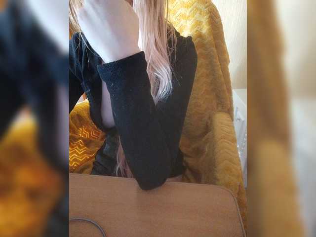 Alexi12's BongaCams show and profile