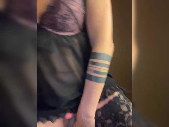 KarolinaMilf's BongaCams show and profile