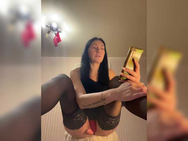 KarolinaMilf's BongaCams show and profile